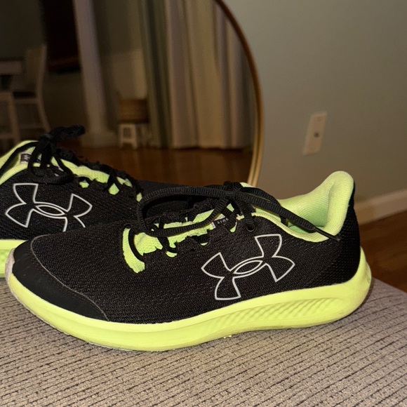 Under Armour BoysSneakers - Picture 2 of 9